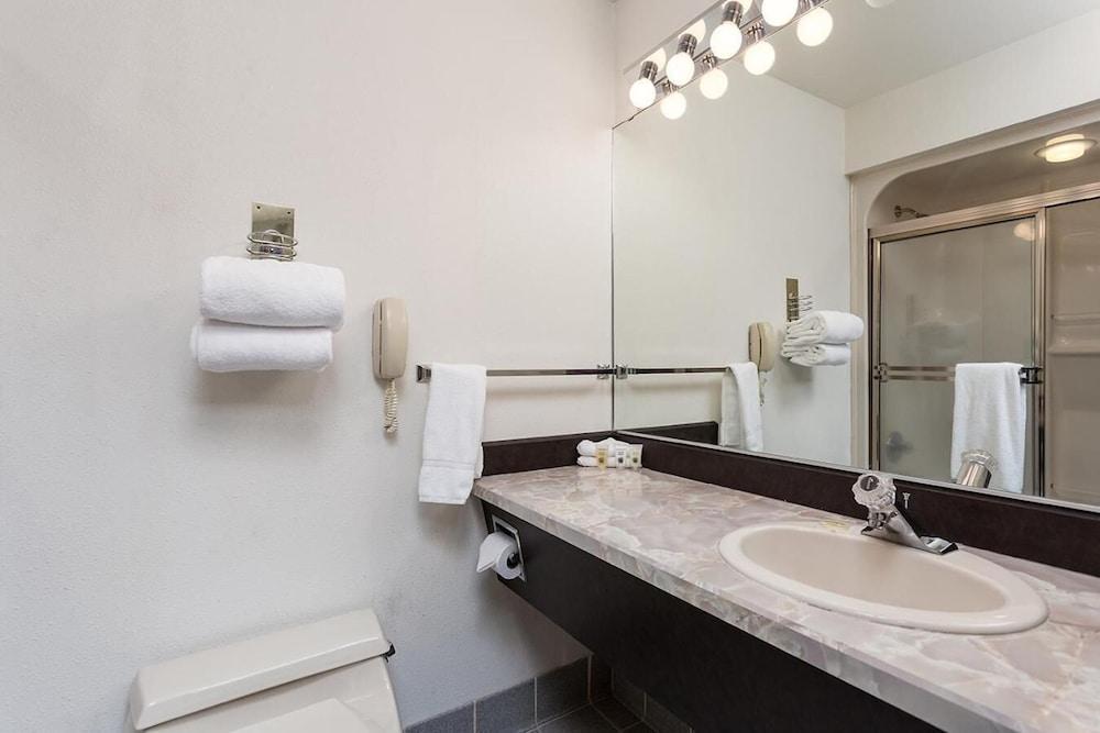 Shilo Inn Suites Hotel - Bend photo 20