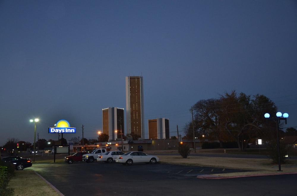 Days Inn by Wyndham Southern Hills/ORU photo 100