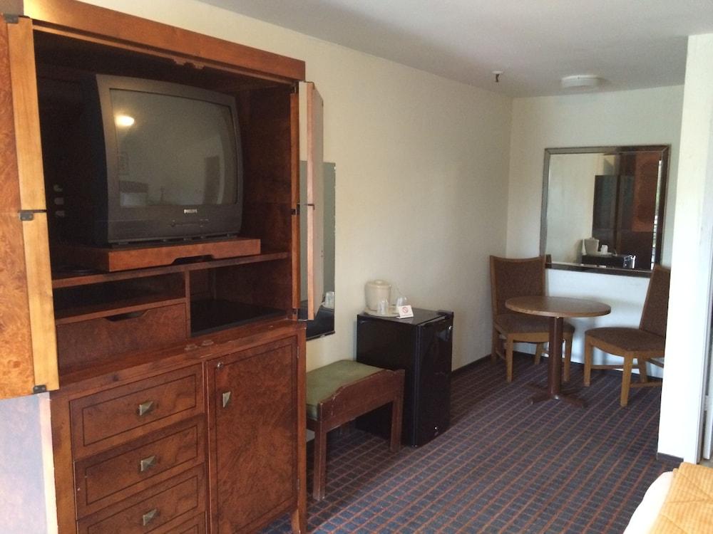 Branford Motel photo 18