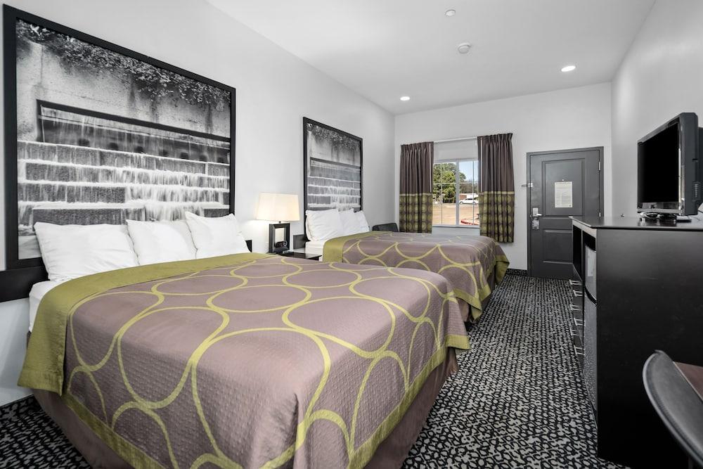 Super 8 by Wyndham Carthage TX photo 11