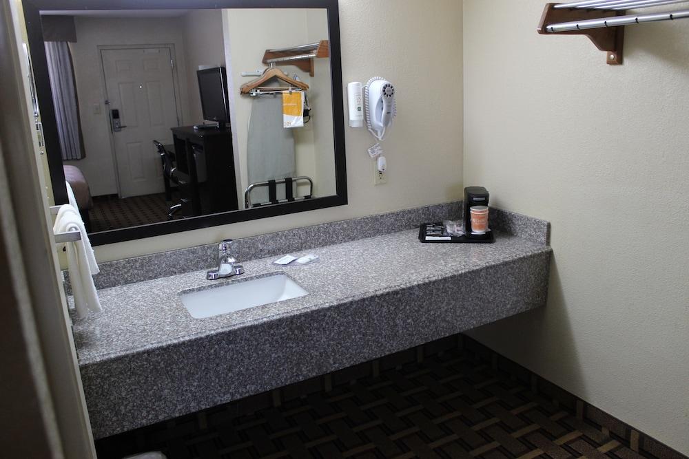 Quality Inn Conway - Greenbrier photo 15