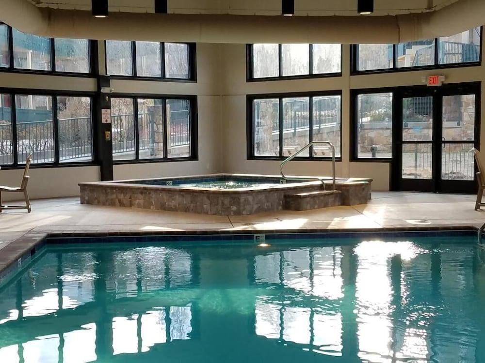 Laurel Point Resort photo 46