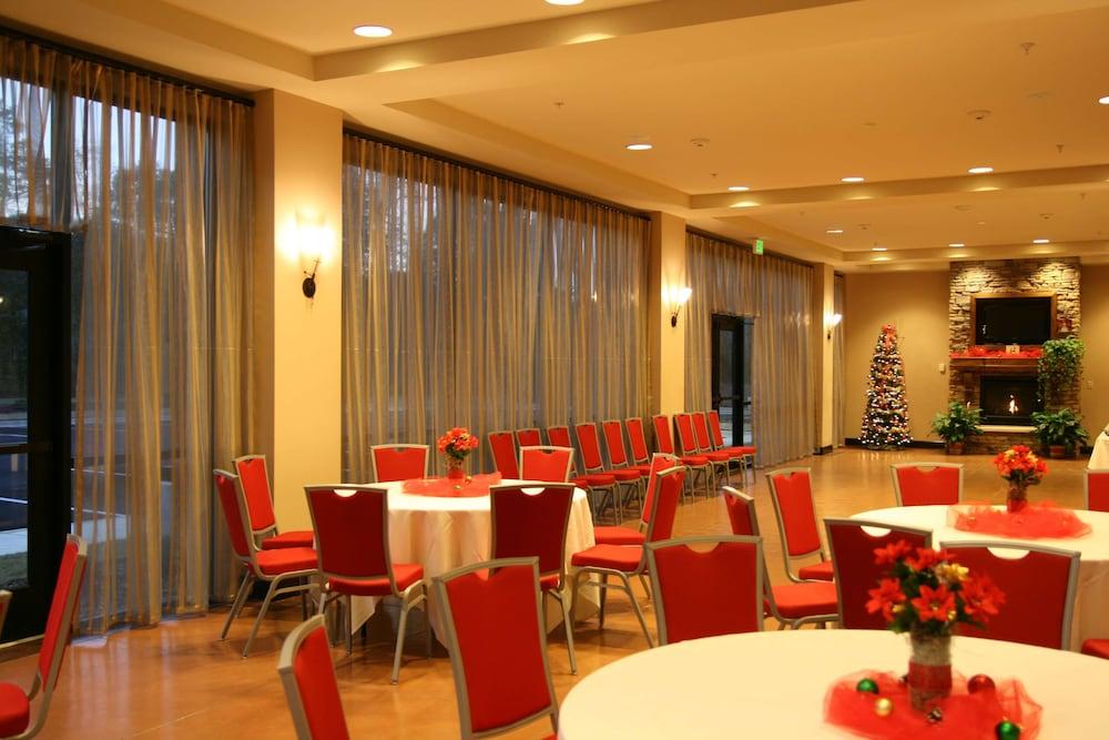 Hampton Inn Jacksonville-Anniston Area photo 51