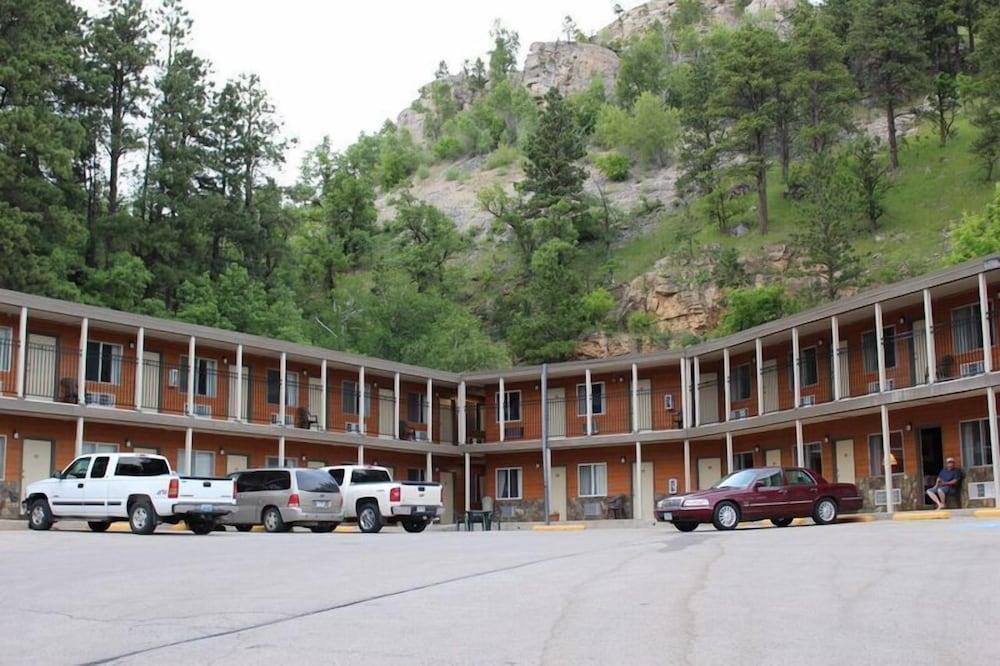 Deadwood Station Bunkhouse photo 1