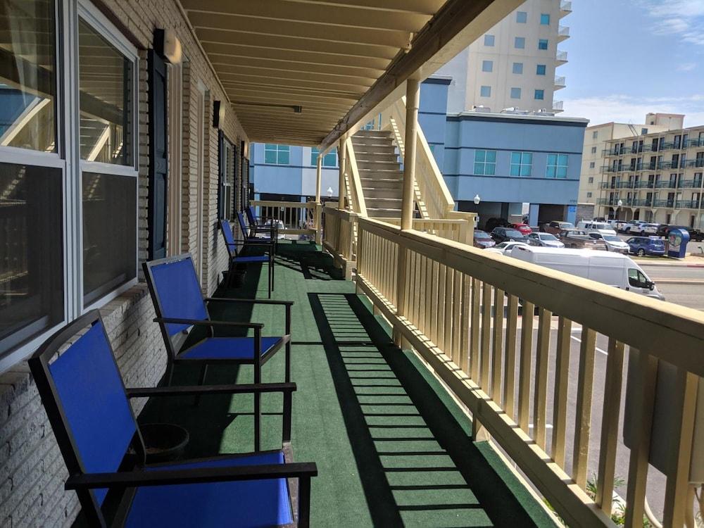 Crystal Sands Motel photo 24