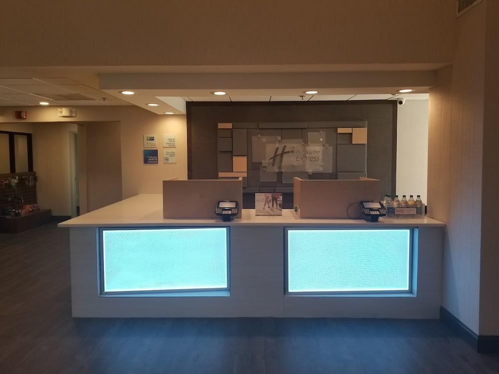 Holiday Inn Express Columbia NE - Fort Jackson by IHG photo 2