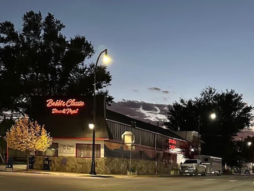 Bobbi's Classic Motel photo 10