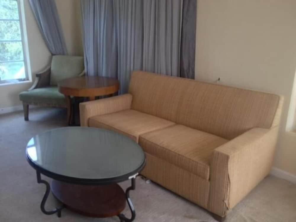 Holiday House Motel photo 15