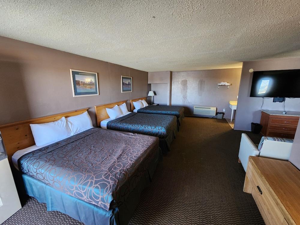 Satellite Inn photo 15