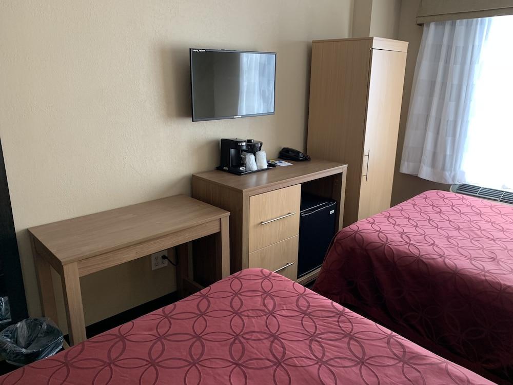Days Inn by Wyndham Brooklyn Borough Park photo 7
