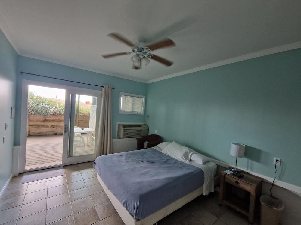 Sandcastle Beachfront Inn photo 3