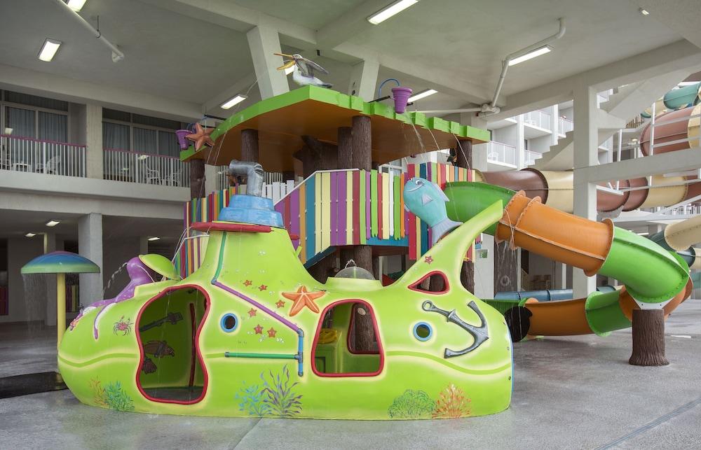 Crown Reef Beach Resort and Waterpark photo 33