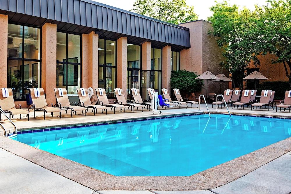 Sheraton Milwaukee Brookfield Hotel photo 25