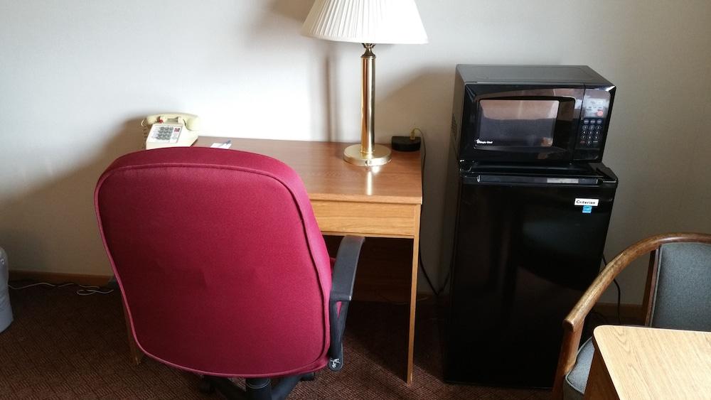 Magnuson Hotel Country Inn photo 29