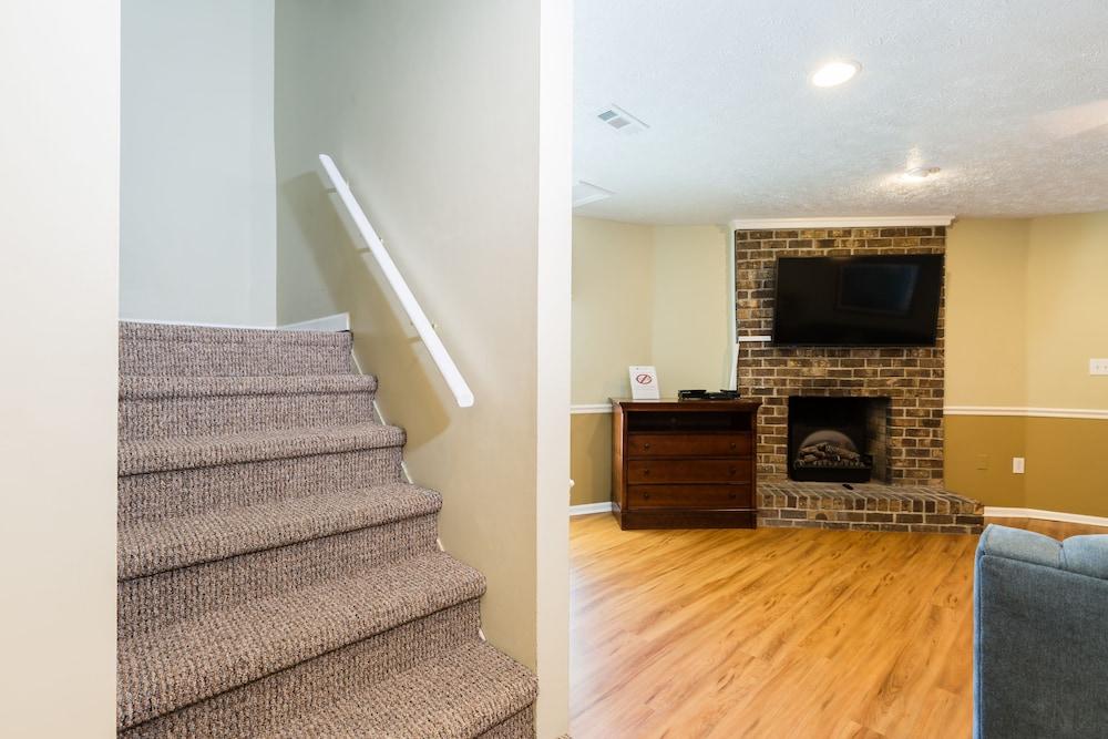 Country Club Villas photo 42