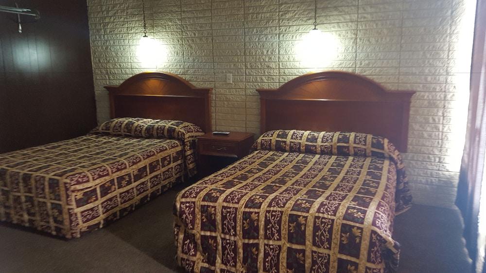 Breezwood Motel photo 7