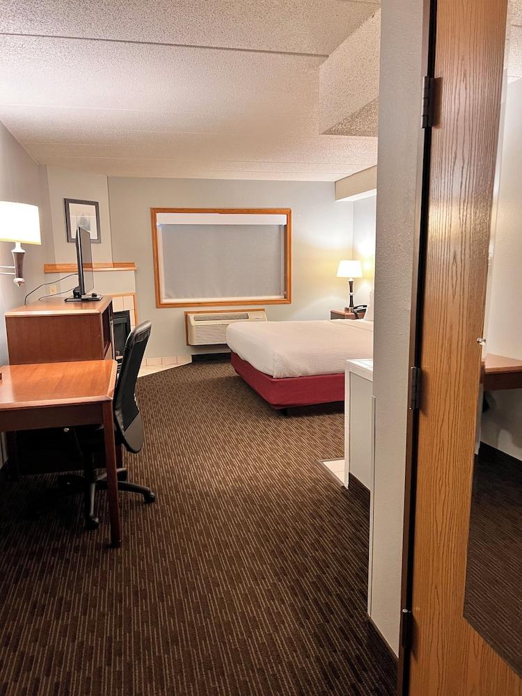 AmericInn by Wyndham Iowa Falls photo 18