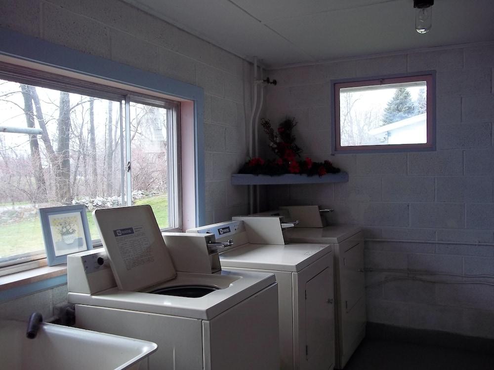 White Feather Motel photo 30