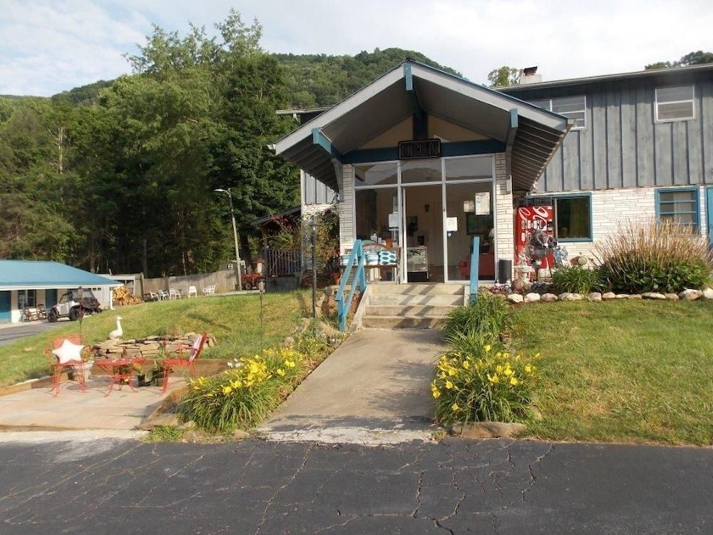 Clarketon Motel photo 19