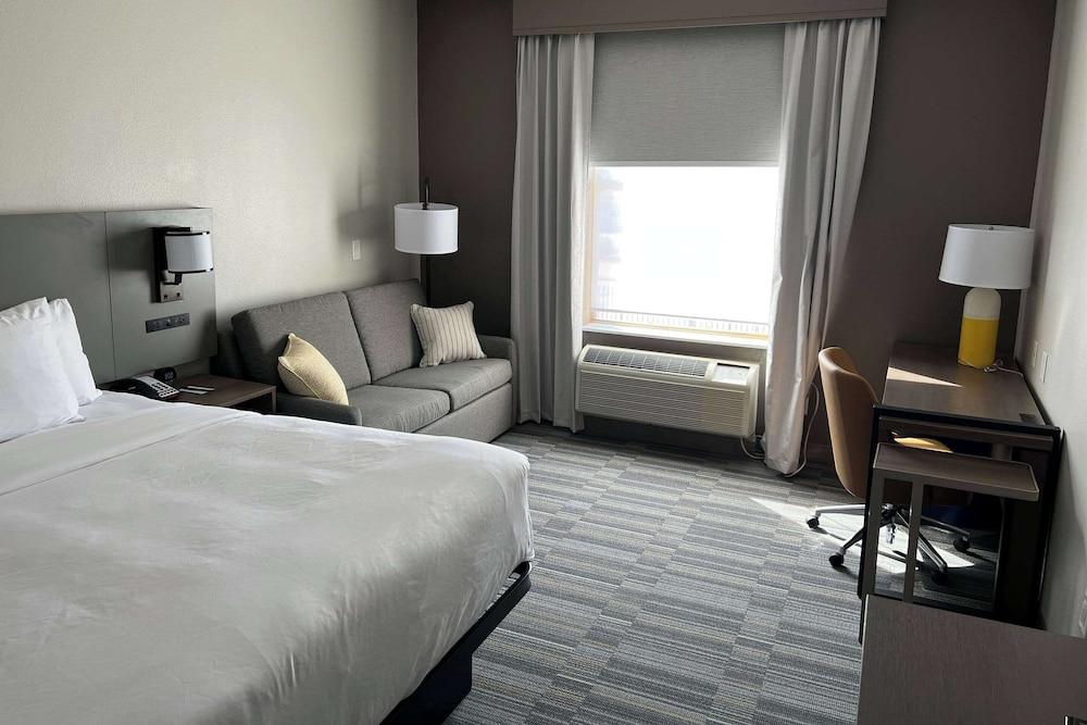Comfort Inn & Suites photo 8