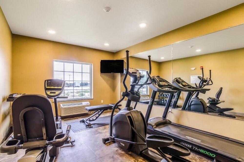 Cobblestone Inn & Suites photo 11