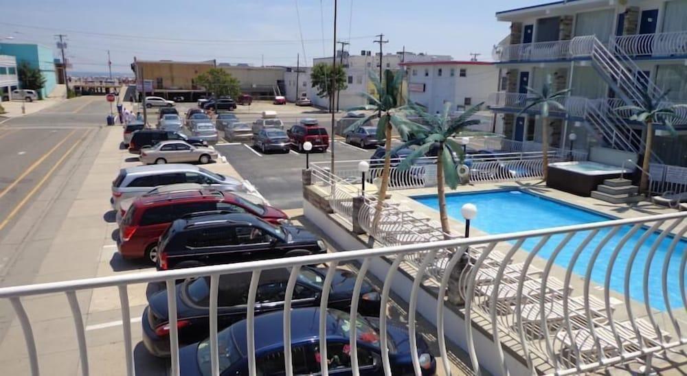 Quarterdeck Motel photo 7