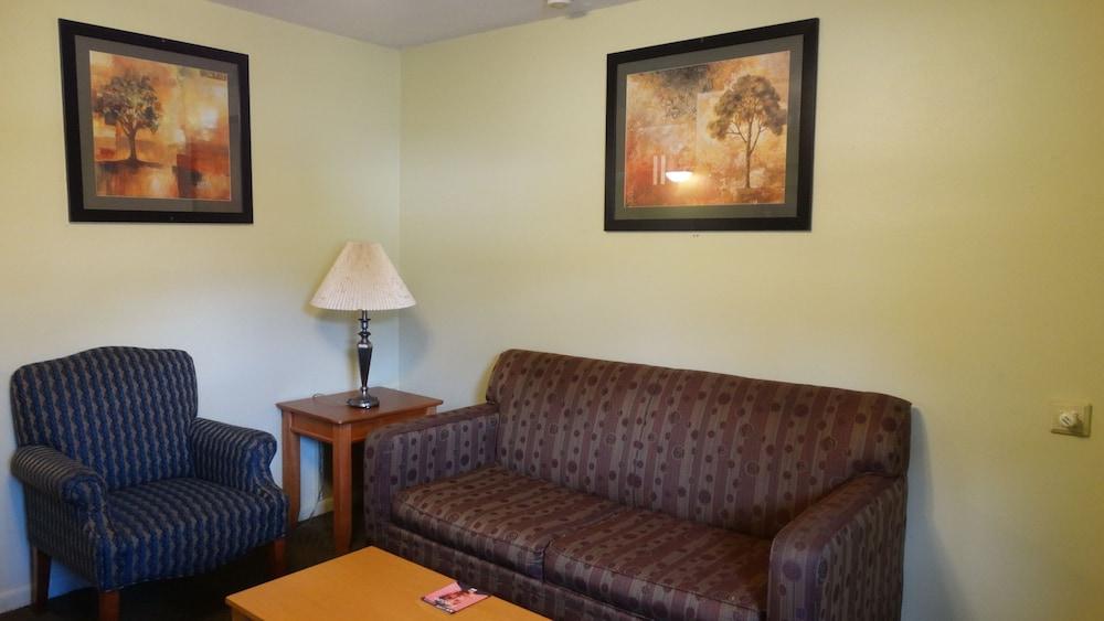 Budget Inn photo 15