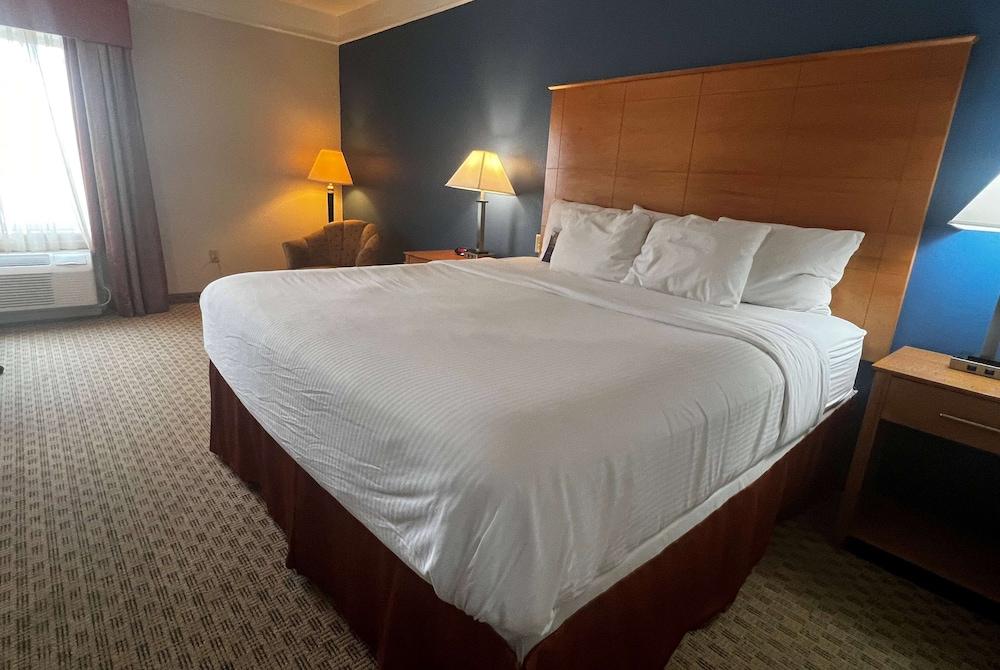 Baymont by Wyndham Brenham photo 26