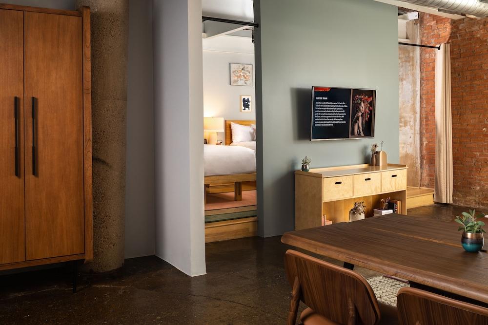 Canvas Hotel Dallas photo 5