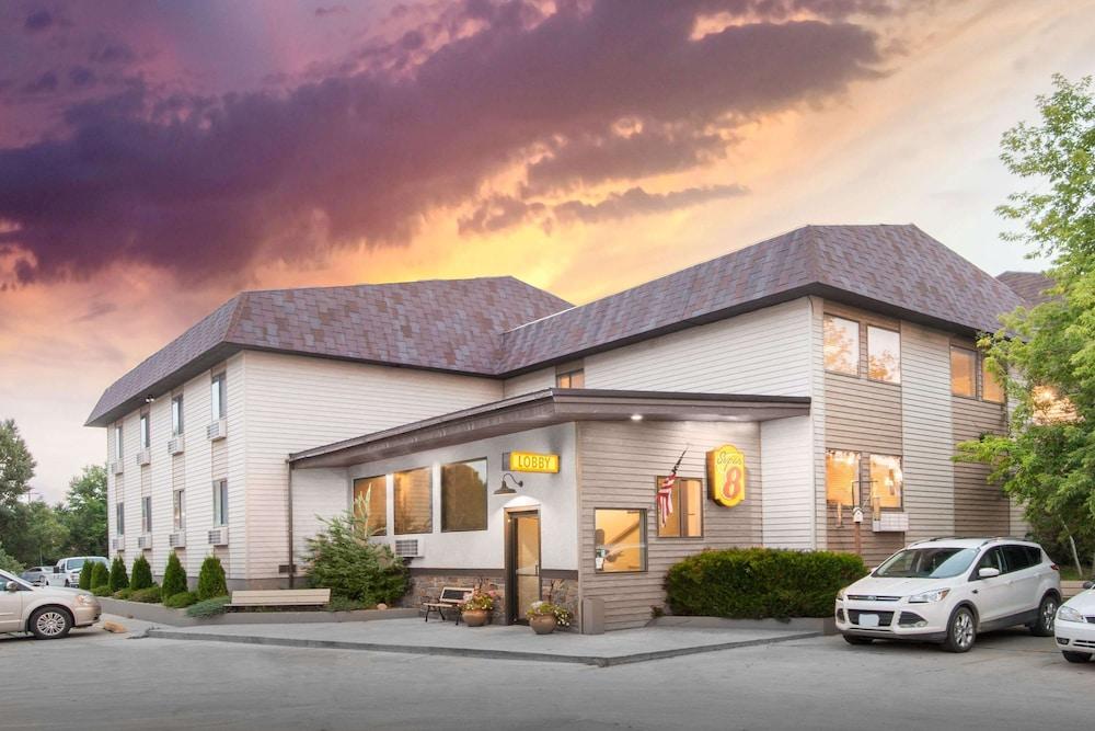 Super 8 by Wyndham Buffalo photo 27