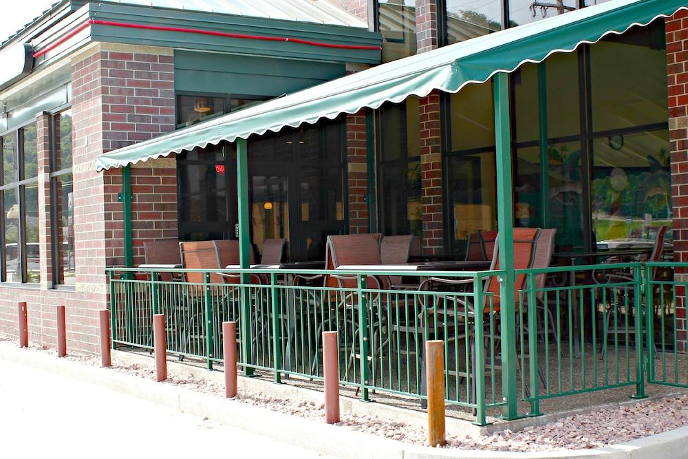 Express Suites Riverport Inn & Suites photo 20