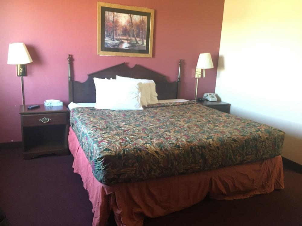 Derby Inn & Suites photo 14
