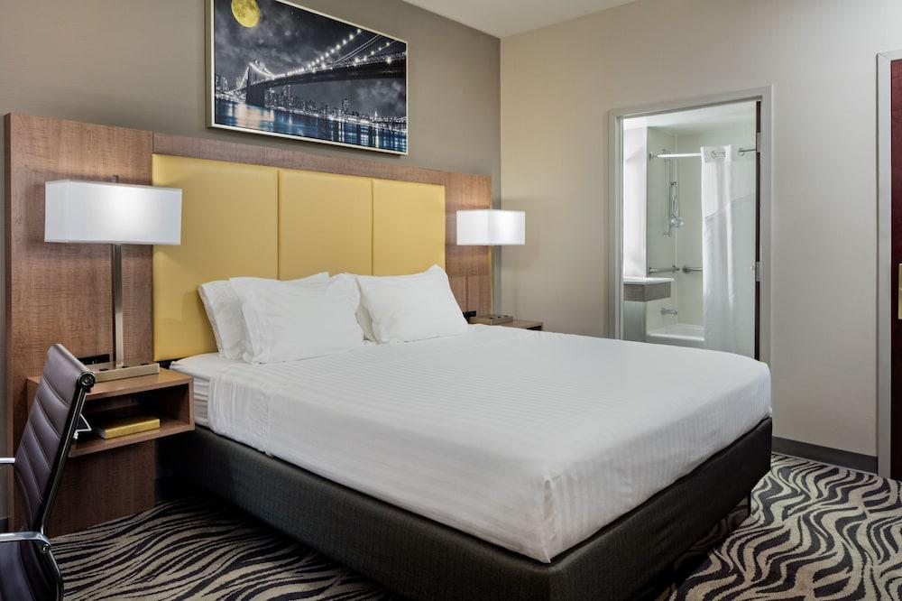 Holiday Inn Express Brooklyn, an IHG Hotel photo 2