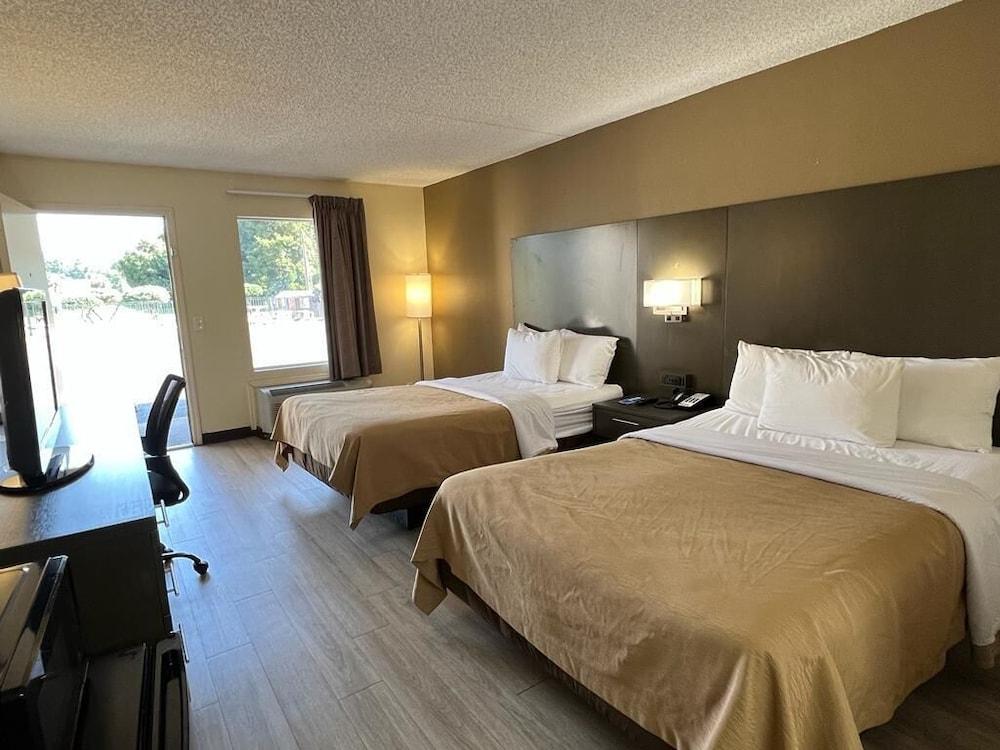 Rodeway Inn Walterboro I-95 photo 3