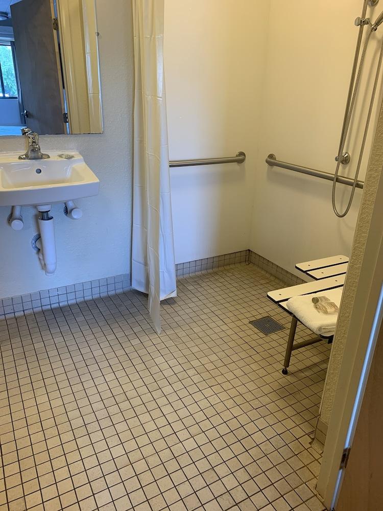 Red Roof Inn PLUS+ St Louis - Forest Park/ Hampton Ave  photo 25