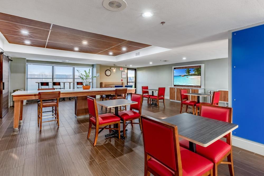 Holiday Inn Express Harlingen by IHG photo 47