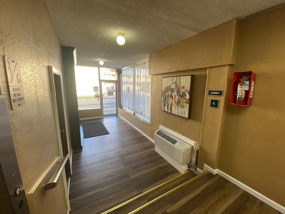 Red Carpet Inn & Suites photo 3