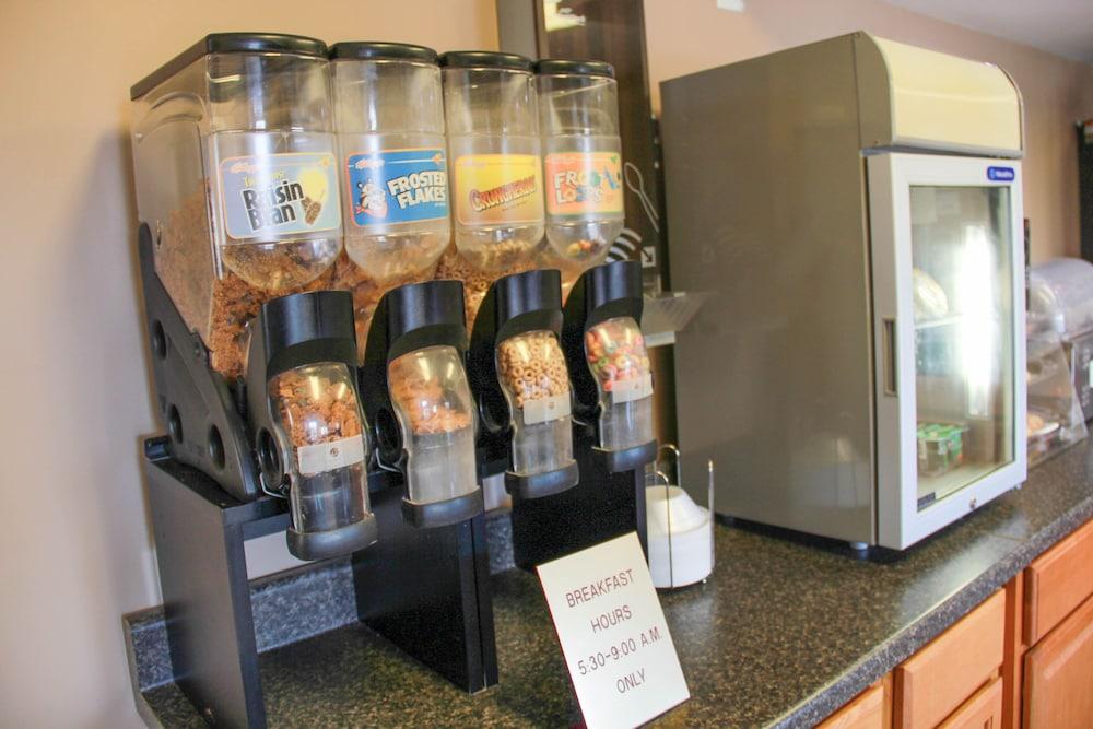Relax Inn & Suites photo 40