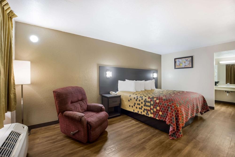 Econo Lodge Live Oak photo 31