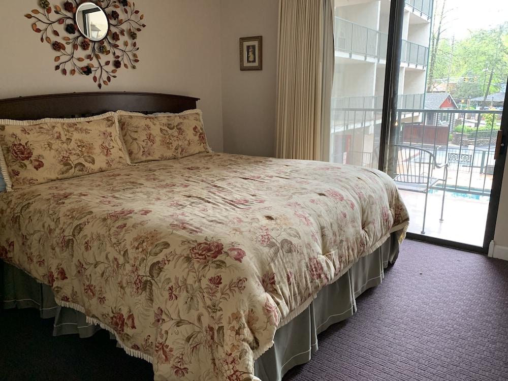 Oak Square Rentals photo 3