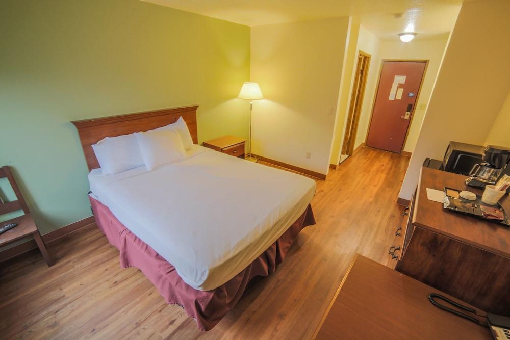 Sunnyside Inn & Suites photo 38