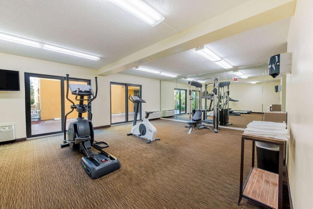 La Quinta Inn & Suites by Wyndham Ft Lauderdale Cypress Cr photo 8