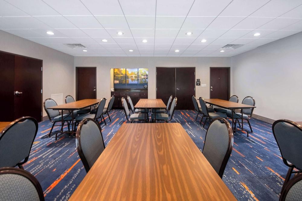Hampton Inn & Suites Harvey/New Orleans West Bank photo 35
