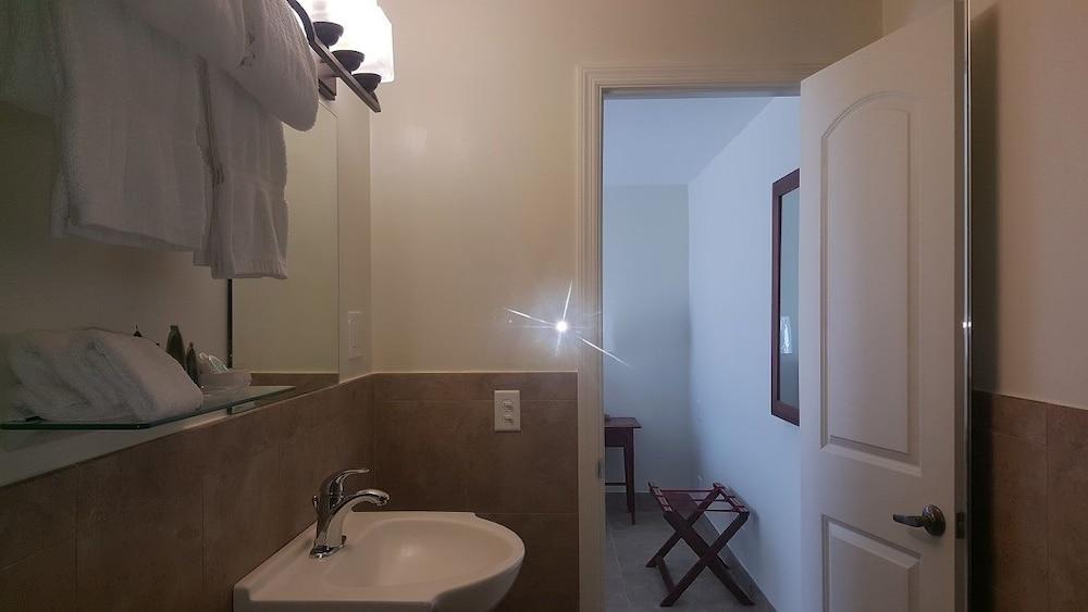 Le Cabanon Motel photo 80