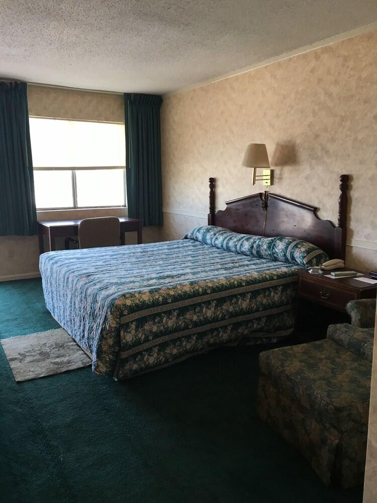 McCaig Motel photo 2