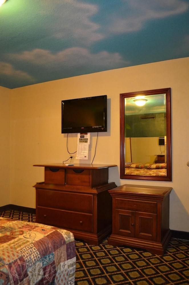 Economy Inn photo 23