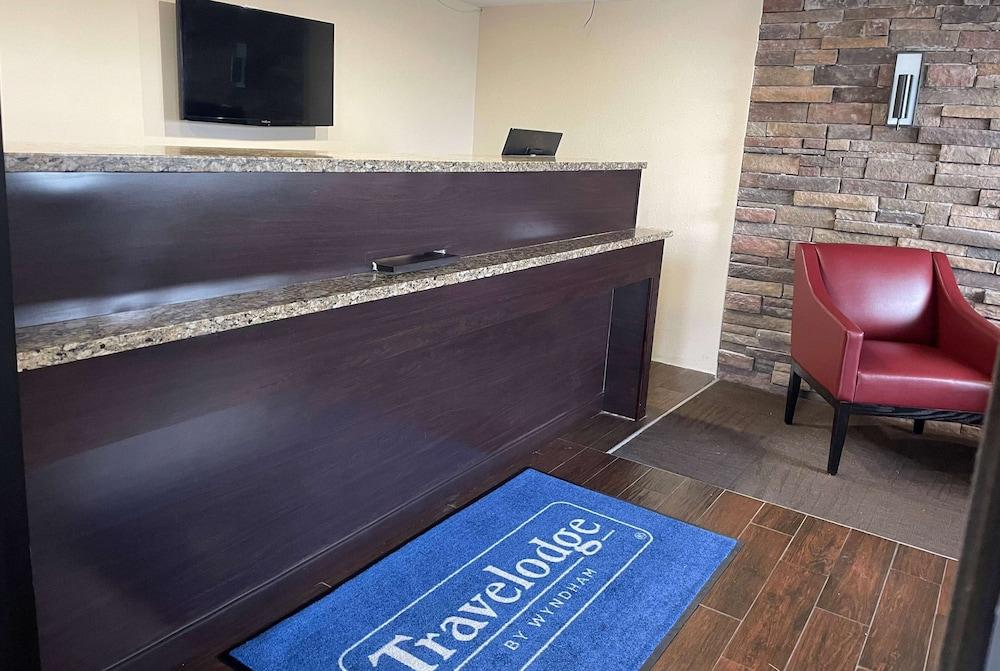 Travelodge by Wyndham Holland/Toledo photo 2