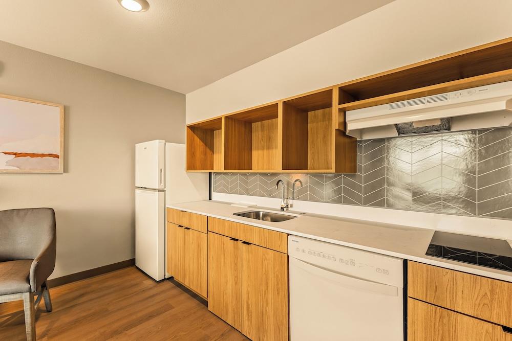 LivAway Suites Phoenix-Tolleson photo 15