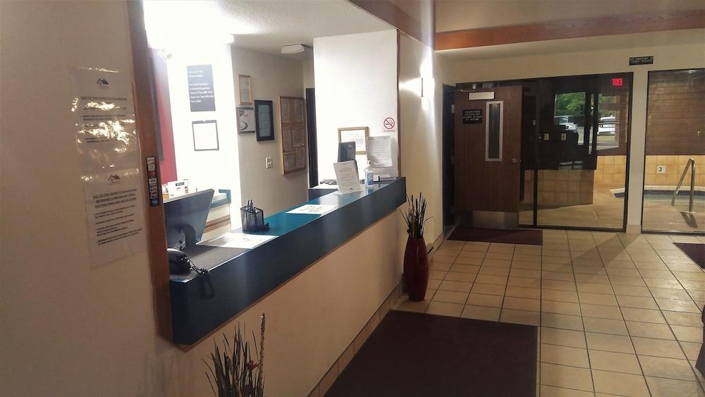 Wautoma Inn by OYO Near Airport WI 73 photo 3