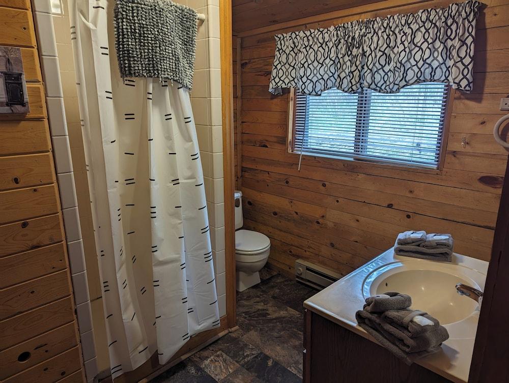 Ponderosa Pines Inn and Cabins photo 81